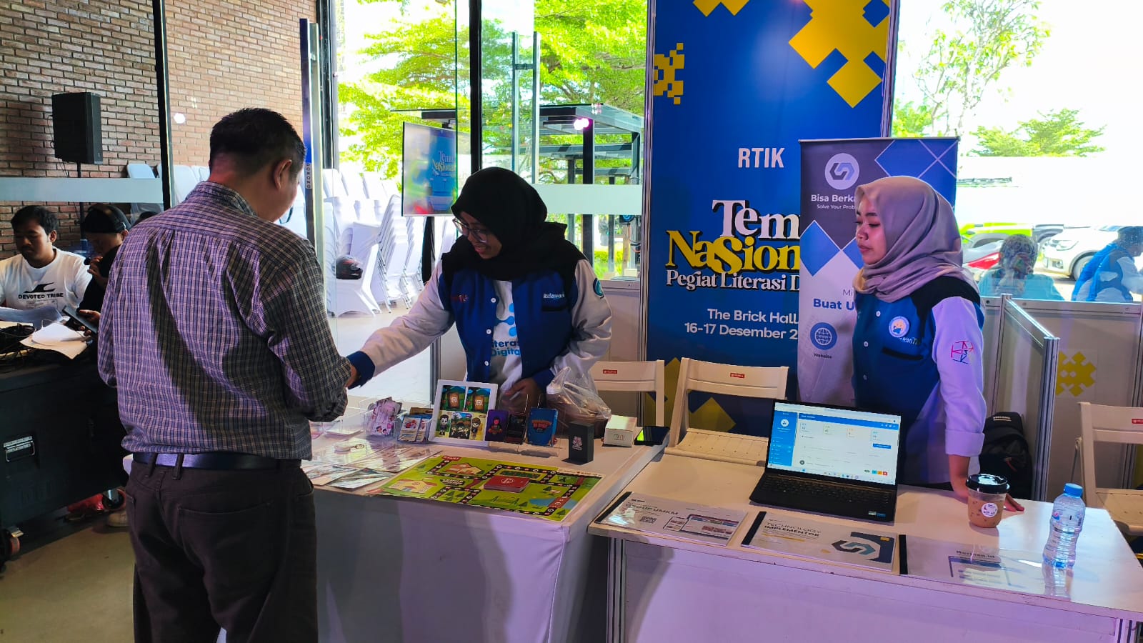 Dokumentasi Stand Booth Relawan TIK